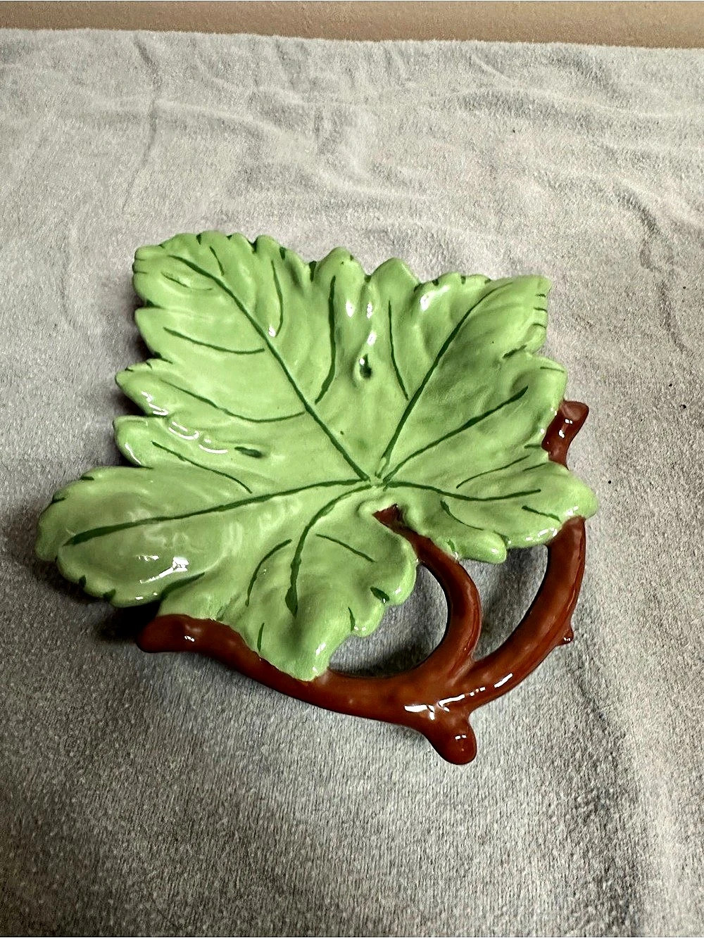 Leaf-Shaped Decor Piece in Green & Brown